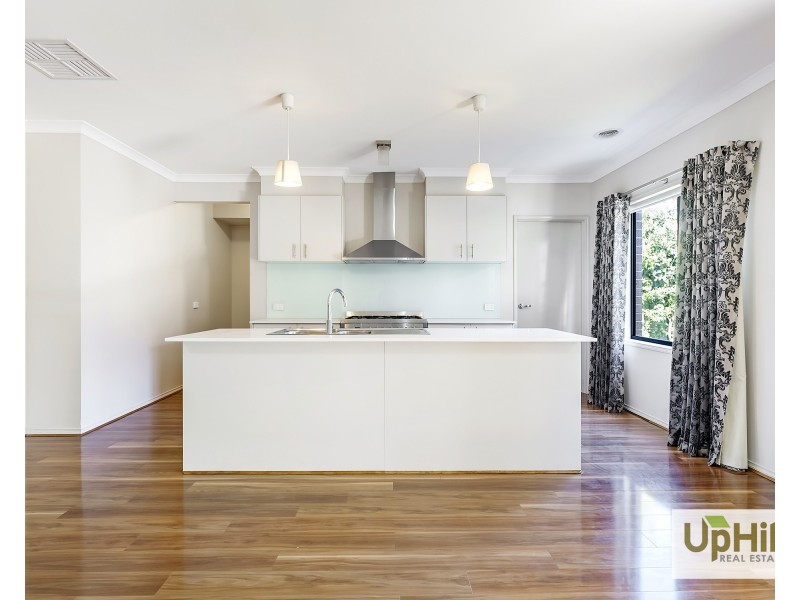 4 Salerno Way, Clyde North VIC 3978