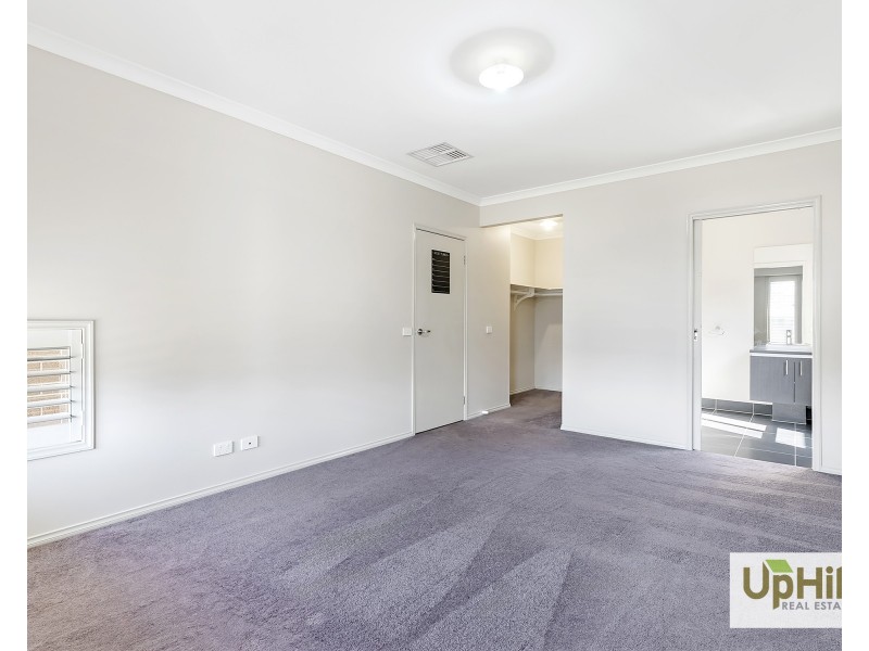 4 Salerno Way, Clyde North VIC 3978