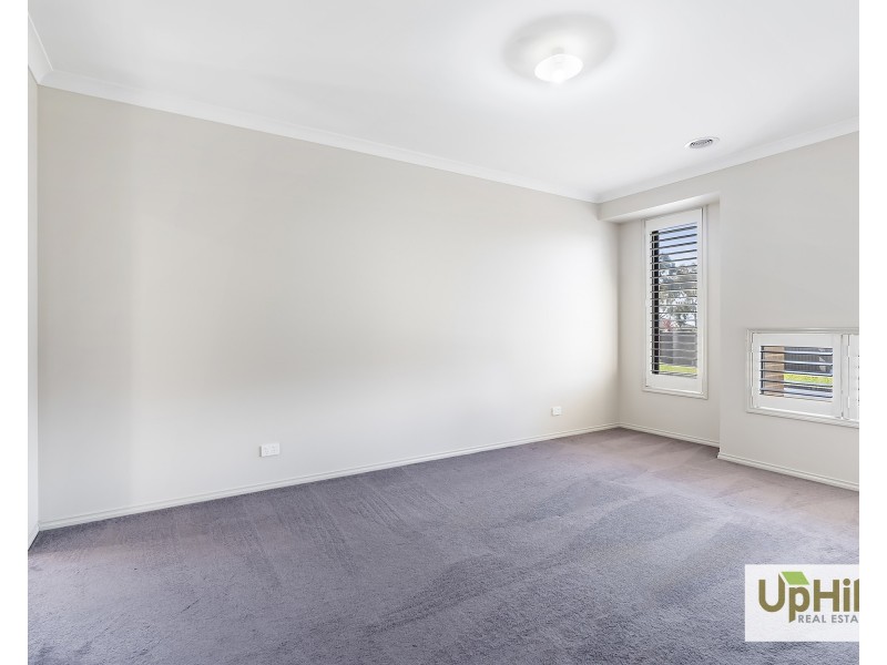 4 Salerno Way, Clyde North VIC 3978