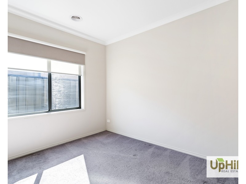 4 Salerno Way, Clyde North VIC 3978