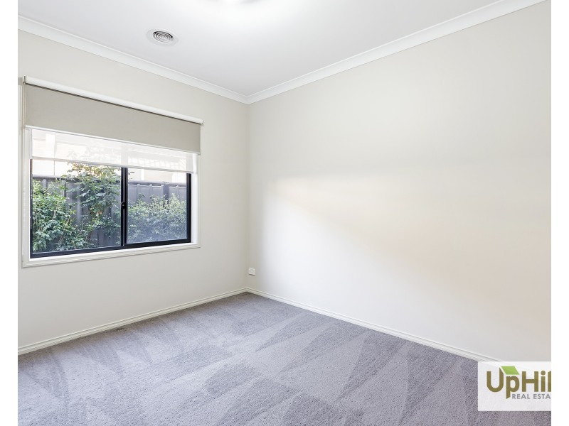 4 Salerno Way, Clyde North VIC 3978