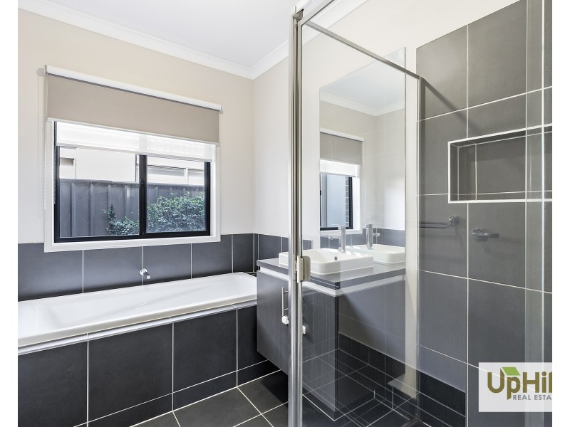 4 Salerno Way, Clyde North VIC 3978