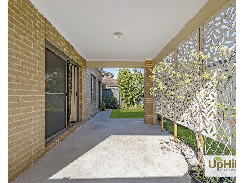 4 Salerno Way, Clyde North VIC 3978