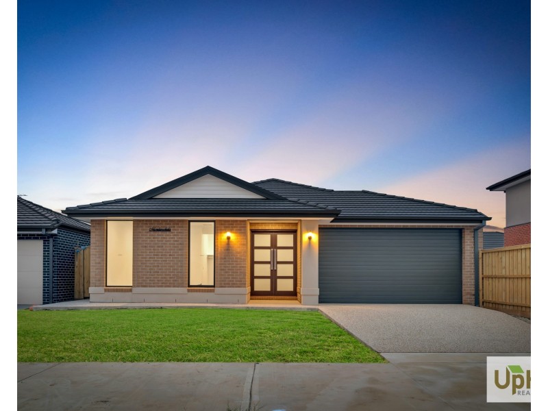 32 Cherokee Parade, Clyde VIC 3978