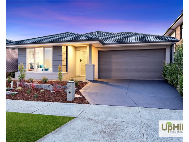 42 Merrin Circuit, Clyde North VIC 3978