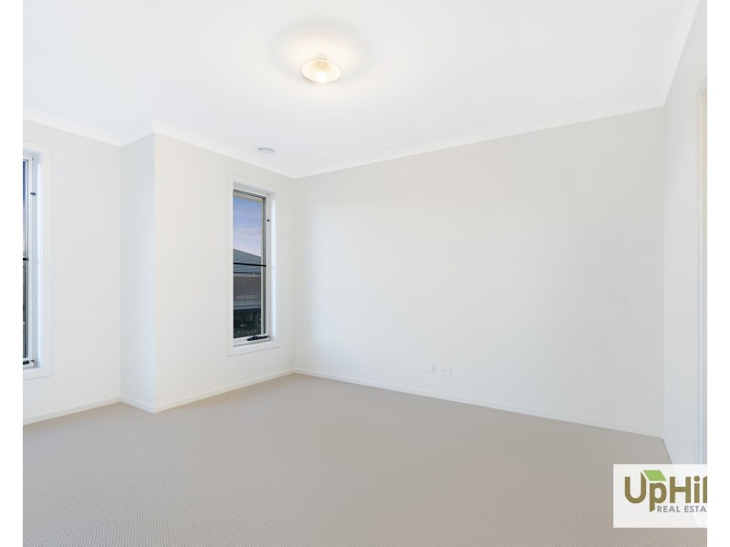 8 Trapani Street, Clyde VIC 3978