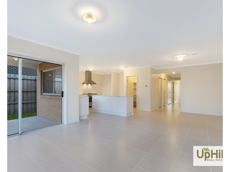 8 Trapani Street, Clyde VIC 3978