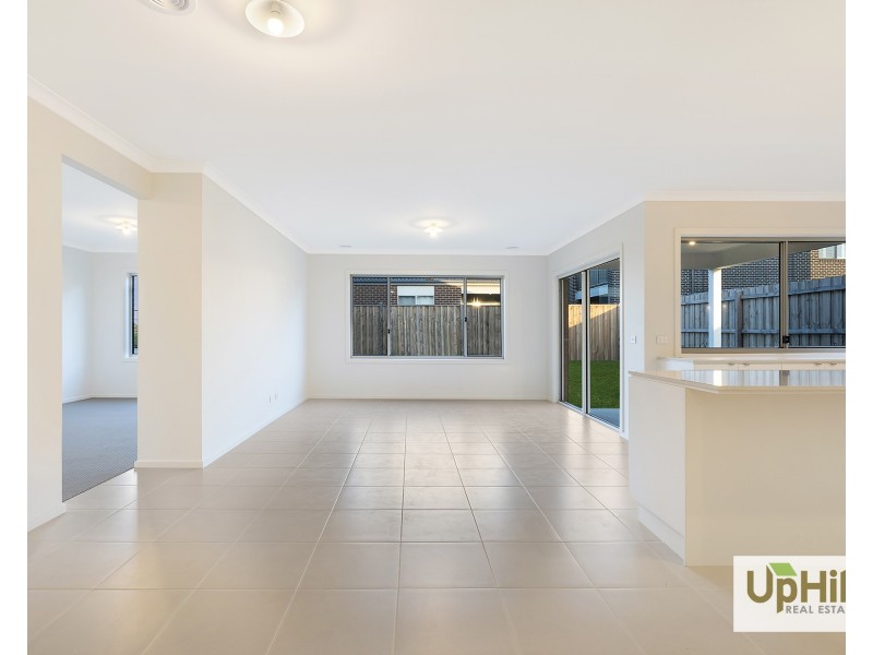 8 Trapani Street, Clyde VIC 3978