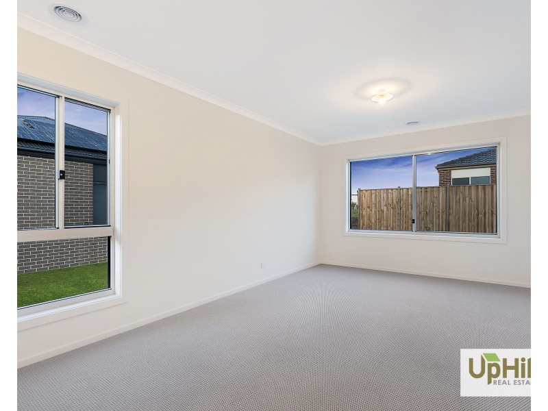 8 Trapani Street, Clyde VIC 3978