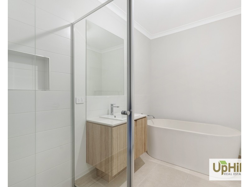 8 Trapani Street, Clyde VIC 3978