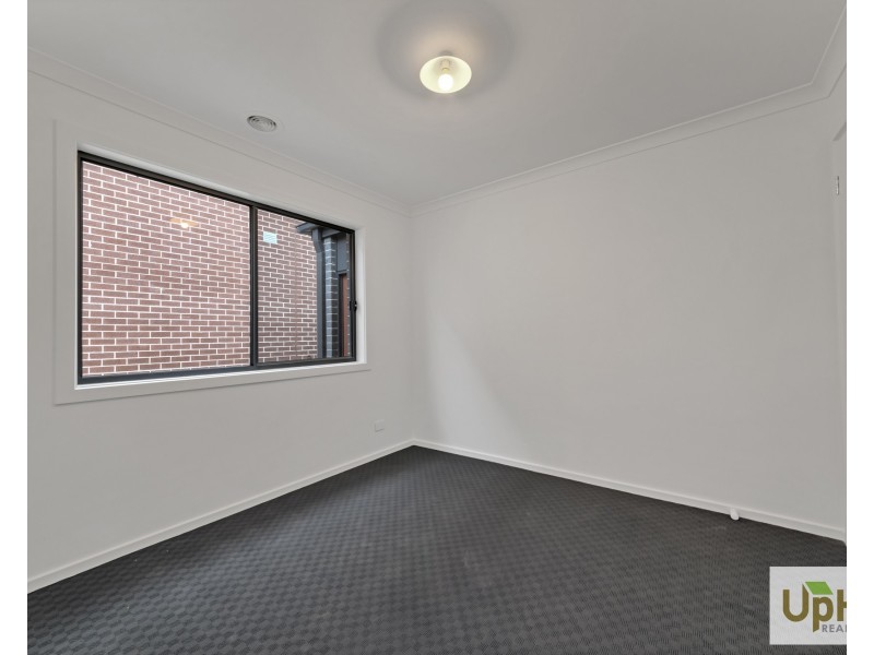 11 Rosanove Street, Clyde North VIC 3978