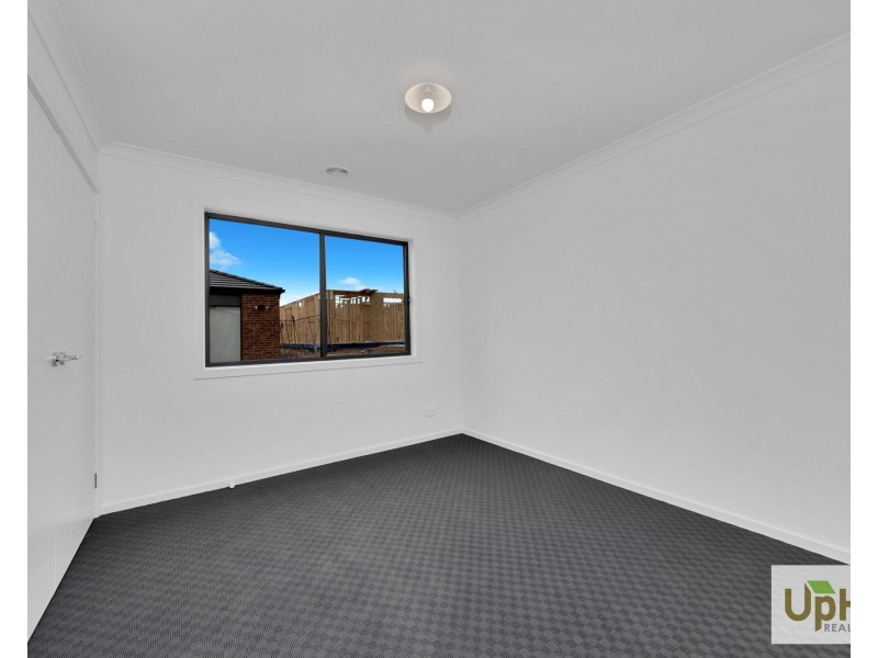 11 Rosanove Street, Clyde North VIC 3978