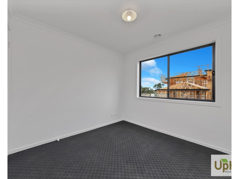 11 Rosanove Street, Clyde North VIC 3978