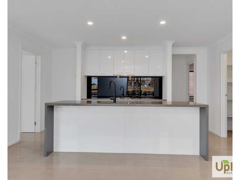 11 Rosanove Street, Clyde North VIC 3978