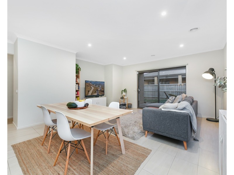 6 Elland Road, Clyde North VIC 3978