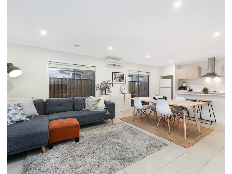 6 Elland Road, Clyde North VIC 3978