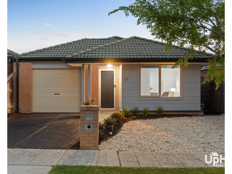 37 Rankin Close, Lynbrook VIC 3975