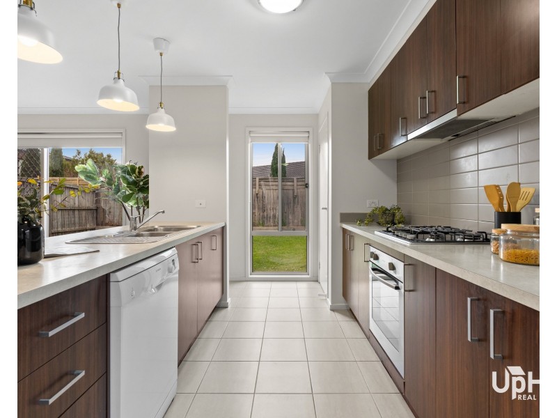 37 Rankin Close, Lynbrook VIC 3975