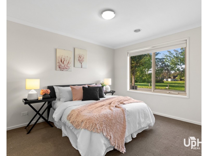 37 Rankin Close, Lynbrook VIC 3975