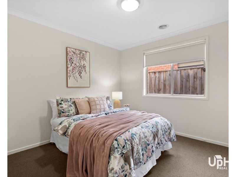 37 Rankin Close, Lynbrook VIC 3975