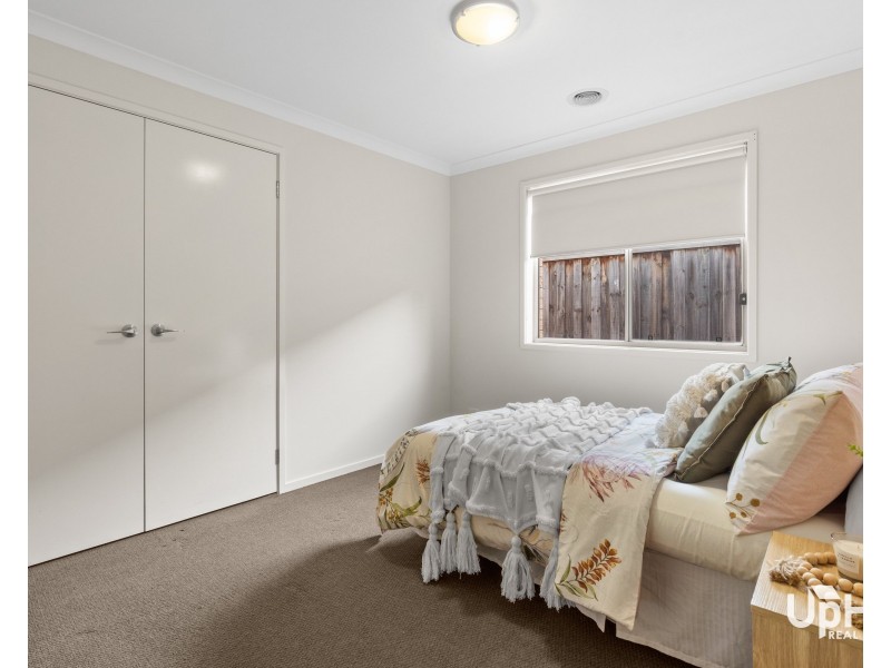 37 Rankin Close, Lynbrook VIC 3975