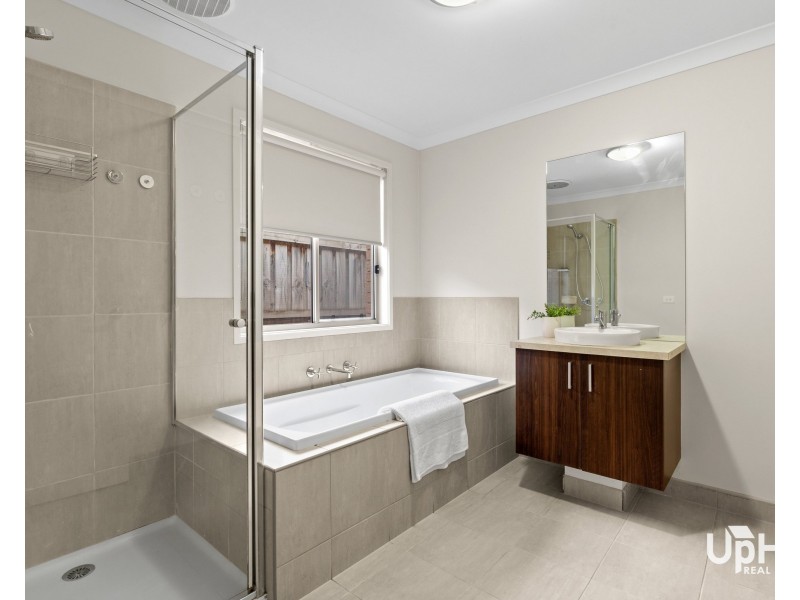 37 Rankin Close, Lynbrook VIC 3975