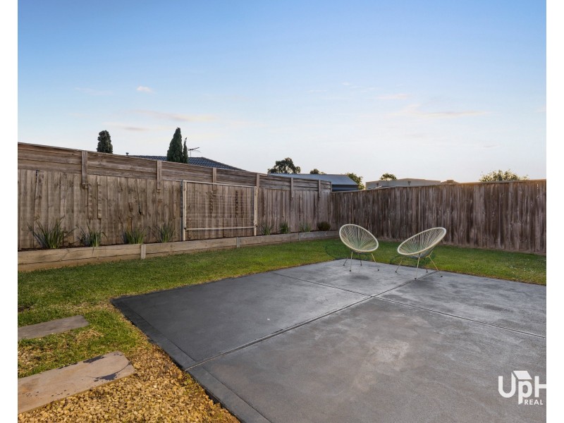 37 Rankin Close, Lynbrook VIC 3975