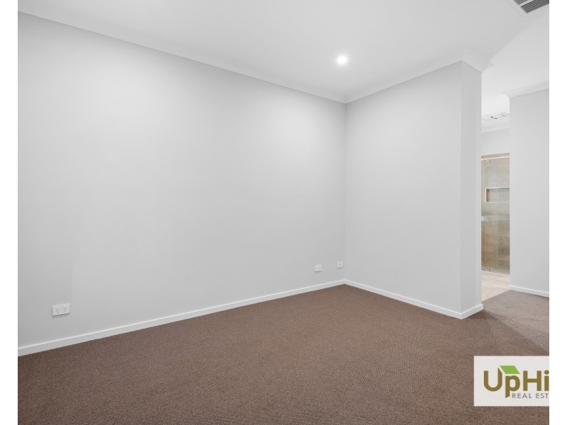 4 Deoro Parade, Clyde North VIC 3978