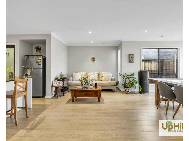 25 Shulze Drive, Clyde North VIC 3978