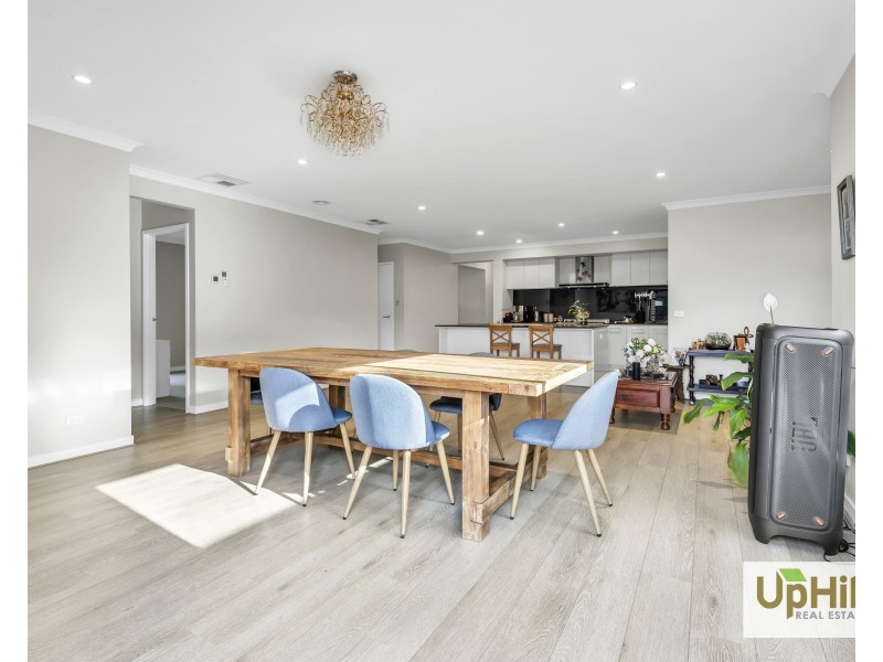 25 Shulze Drive, Clyde North VIC 3978