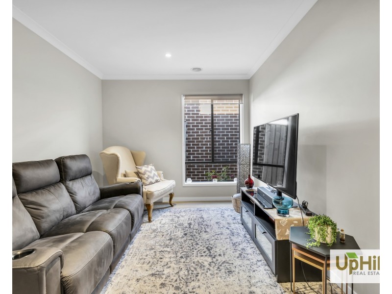 25 Shulze Drive, Clyde North VIC 3978