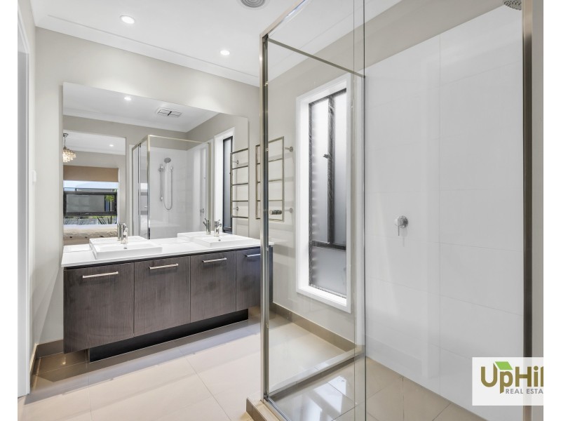 25 Shulze Drive, Clyde North VIC 3978