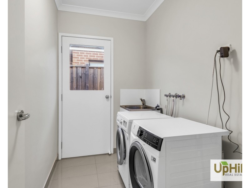 25 Shulze Drive, Clyde North VIC 3978