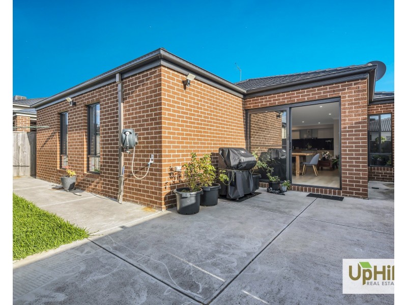 25 Shulze Drive, Clyde North VIC 3978