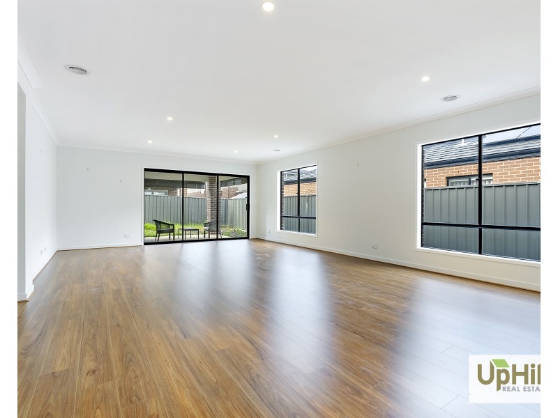 18 Applejack boulevard, Clyde VIC 3978