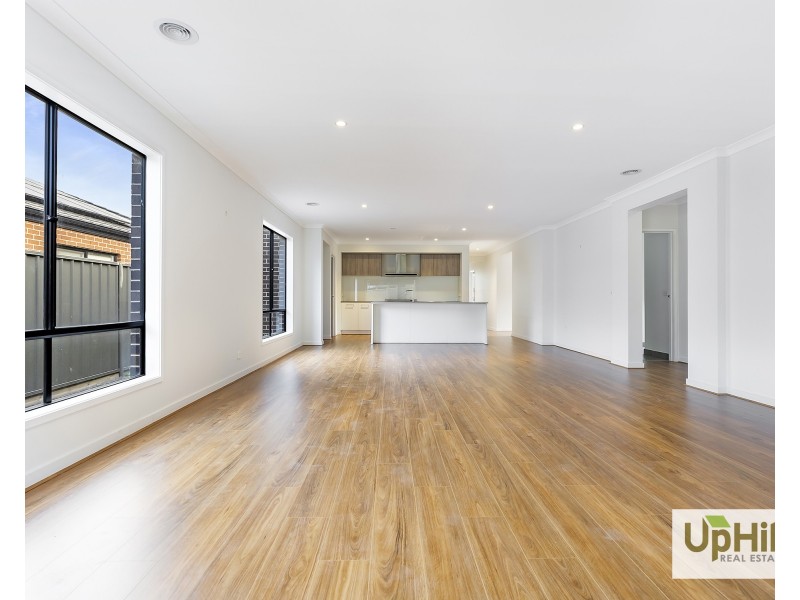 18 Applejack boulevard, Clyde VIC 3978