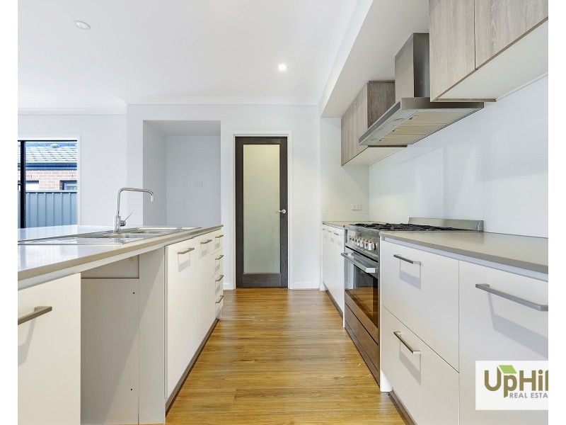 18 Applejack boulevard, Clyde VIC 3978
