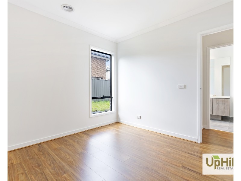 18 Applejack boulevard, Clyde VIC 3978