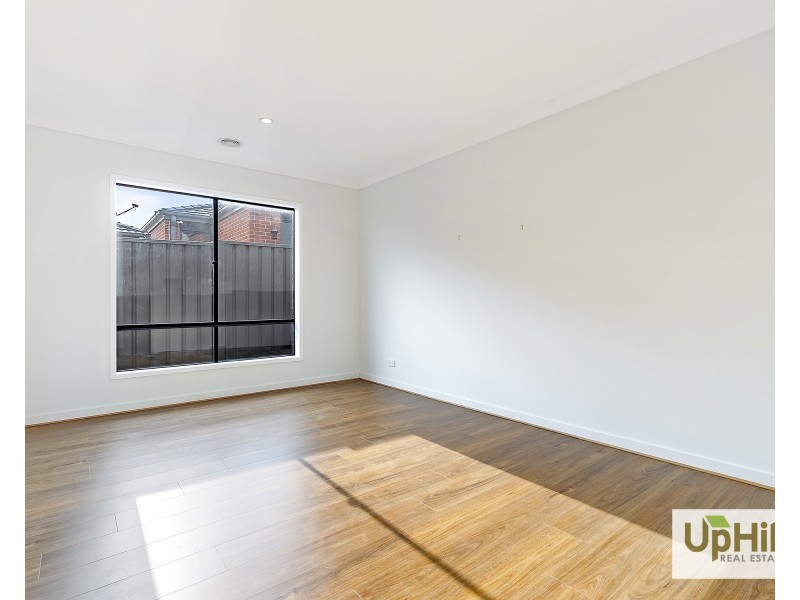 18 Applejack boulevard, Clyde VIC 3978