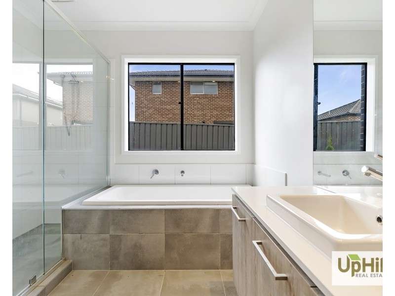 18 Applejack boulevard, Clyde VIC 3978