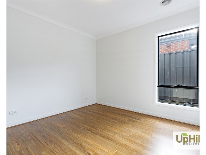 18 Applejack boulevard, Clyde VIC 3978
