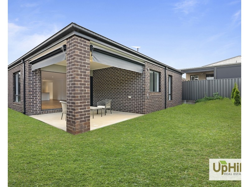 18 Applejack boulevard, Clyde VIC 3978