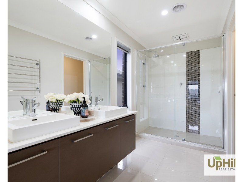 3 Cheval Place, Clyde North VIC 3978