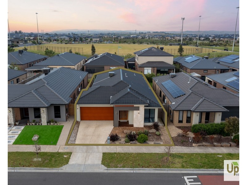 26 Blackhazel Crescent, Clyde North VIC 3978