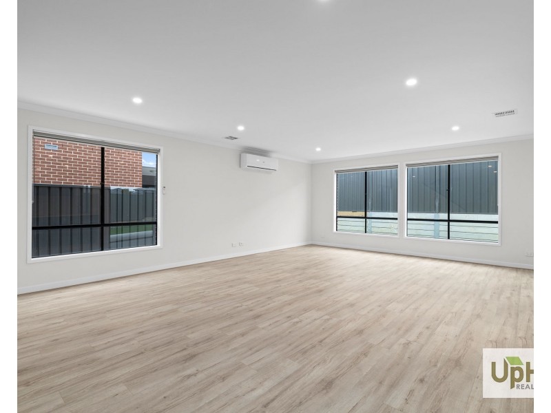 70 Yaralla circuit, Clyde VIC 3978