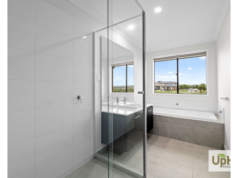 70 Yaralla circuit, Clyde VIC 3978
