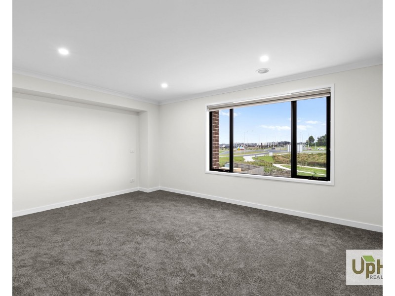 70 Yaralla circuit, Clyde VIC 3978