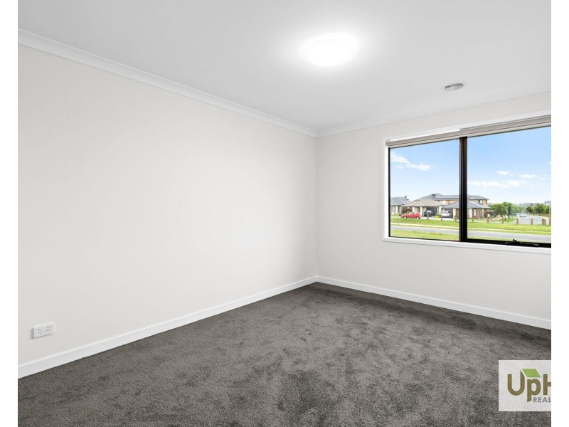 70 Yaralla circuit, Clyde VIC 3978