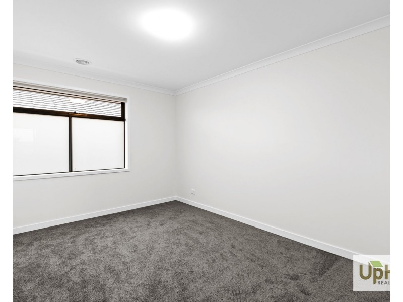 70 Yaralla circuit, Clyde VIC 3978