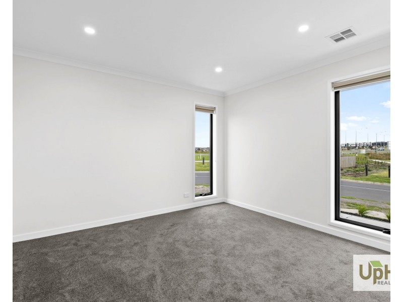 70 Yaralla circuit, Clyde VIC 3978